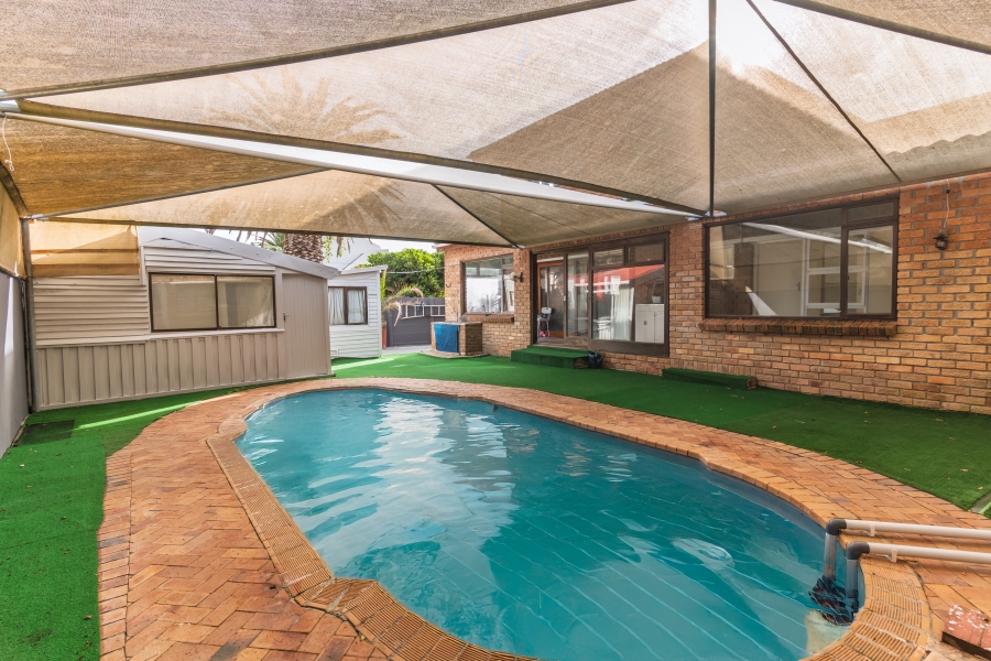 6 Bedroom Property for Sale in Kommetjie Western Cape